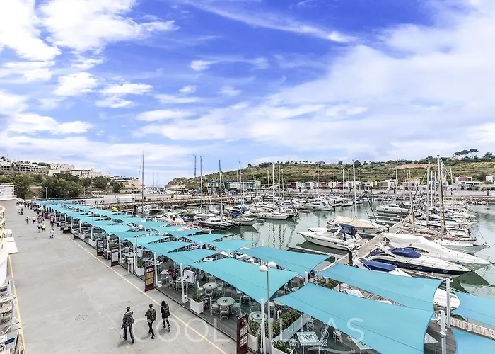 Marina Water View - 6 People, Bars & Restaurants